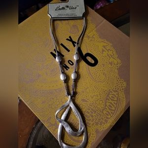 NWT Bella Uno necklace